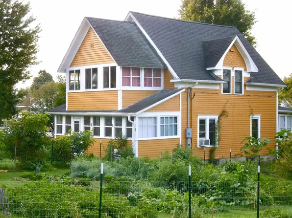 310 E Harrison St, Viola, WI 54664
