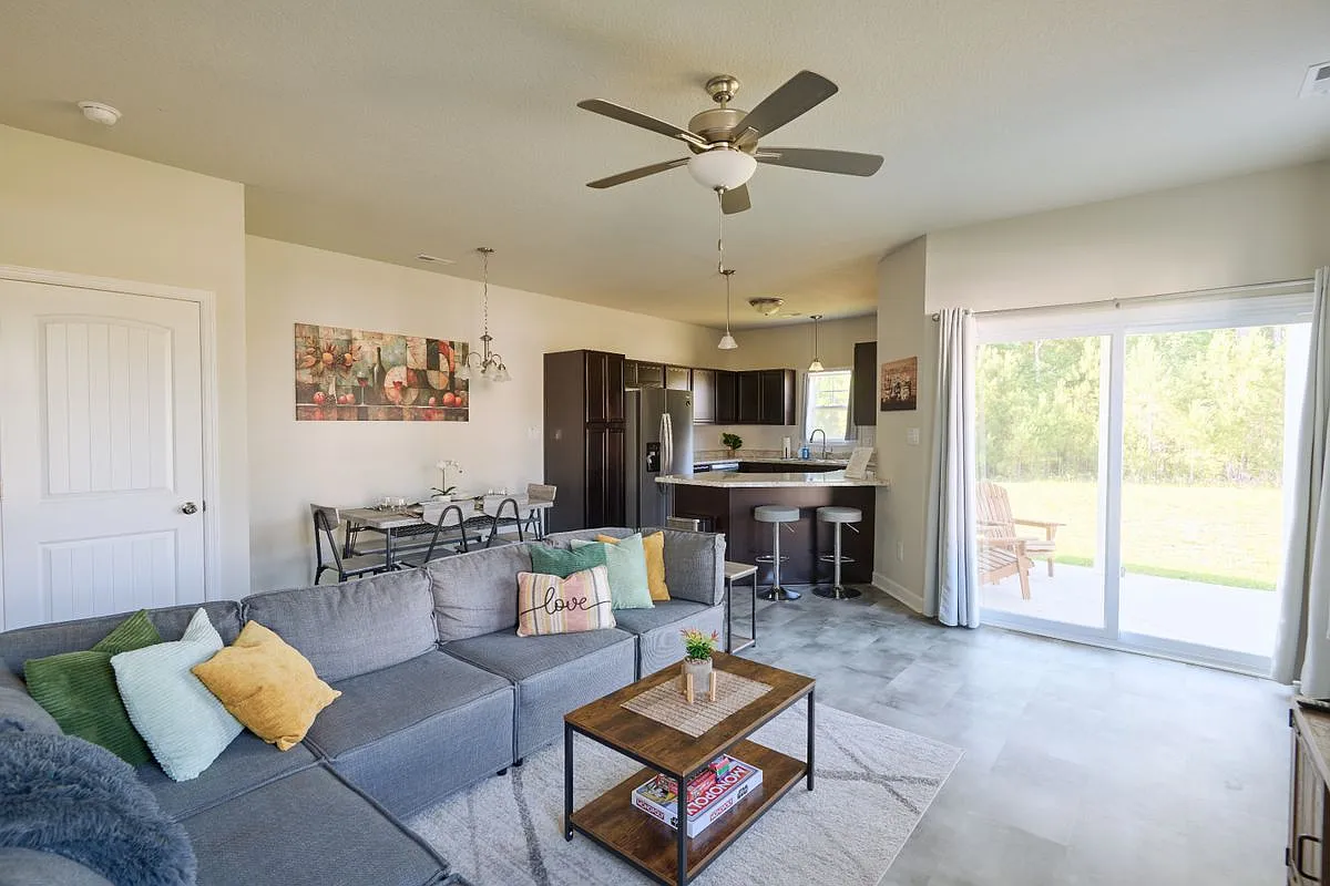 3 bed, 2.5 bath, 1558 sqft, $2,500 — Photo 1