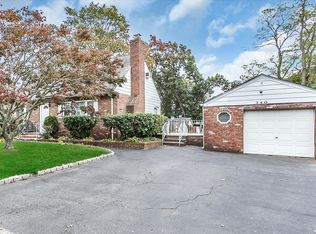 340 Sheffield Ave, West Babylon, NY 11704