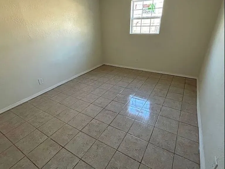 9803 Larkspur Ln — Photo 7