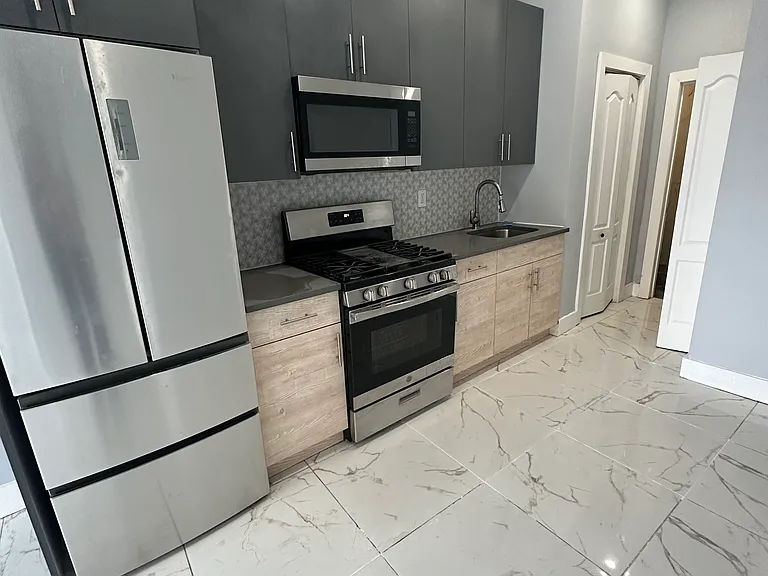 400 Central Ave #B4 — Photo 1