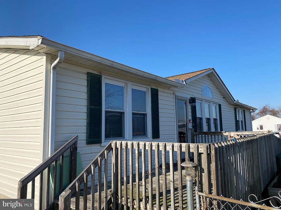 1st image of 8690 Garden Ln