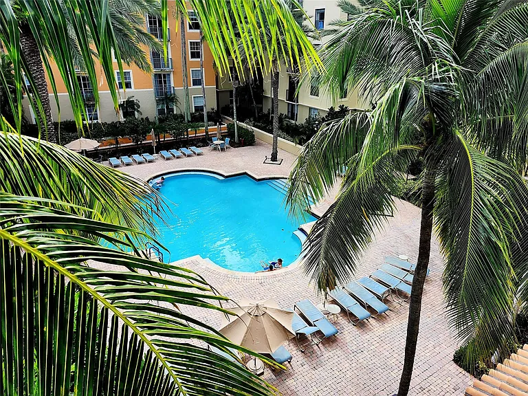 720 S Sapodilla Ave #413 — Photo 10