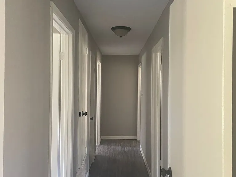 410 Delano St — Photo 6