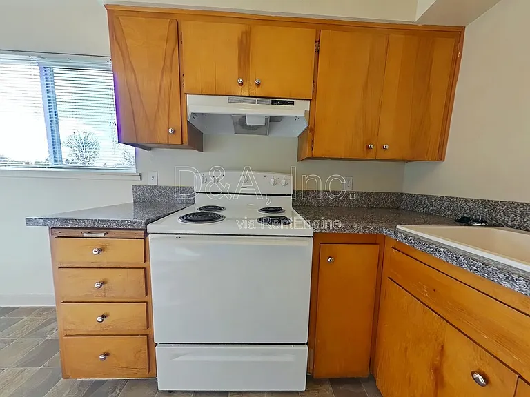 2201 NW Grant Ave #1 — Photo 5