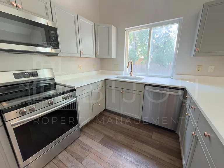963 Bayfield Way — Photo 4