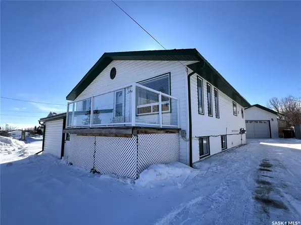 204 9th AVENUE E, Meadow Lake, SK S9X 1G3