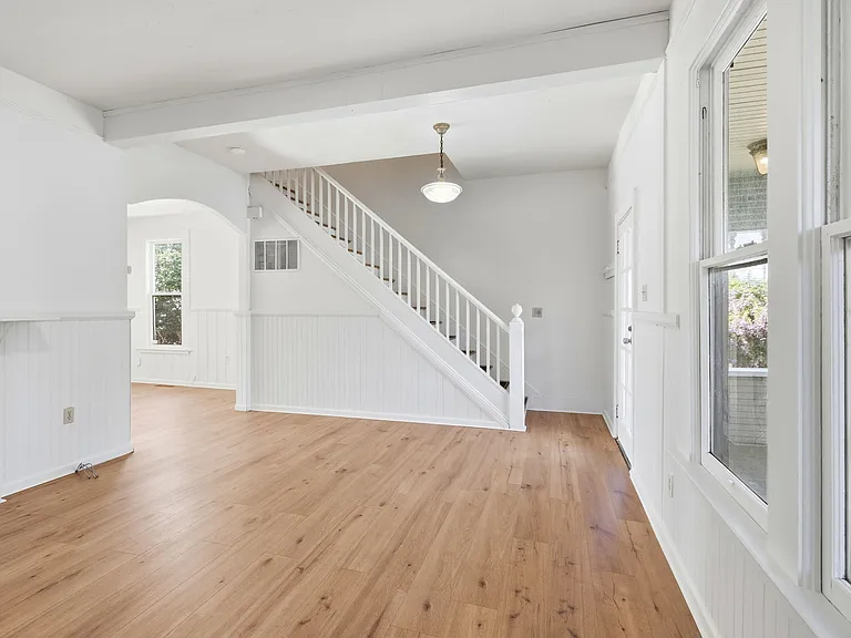 Charming Victorian Home & Spacious Yard — Photo 4