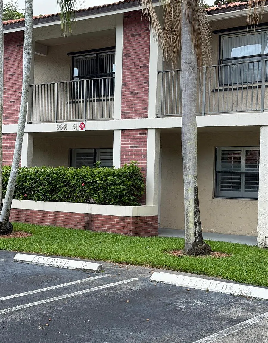 Royal Grenadier Condo — Photo 3