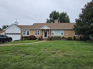 9900 Vasel Dr, Saint Louis, MO 63123