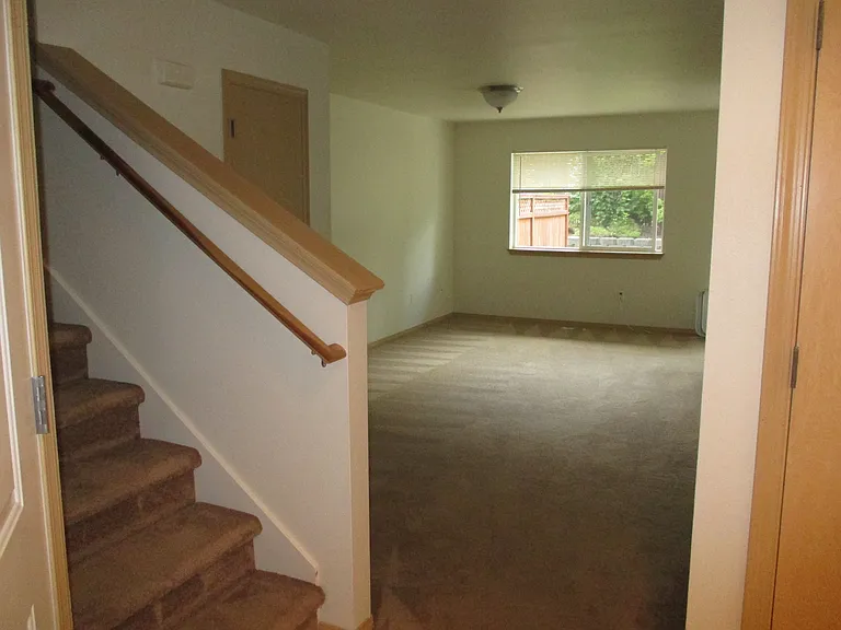 932 NW Anjni Cir — Photo 9