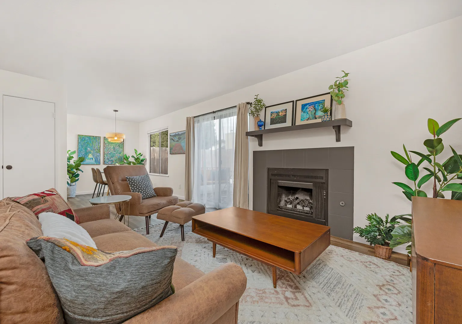 334 W Lexington Ave — Photo 3