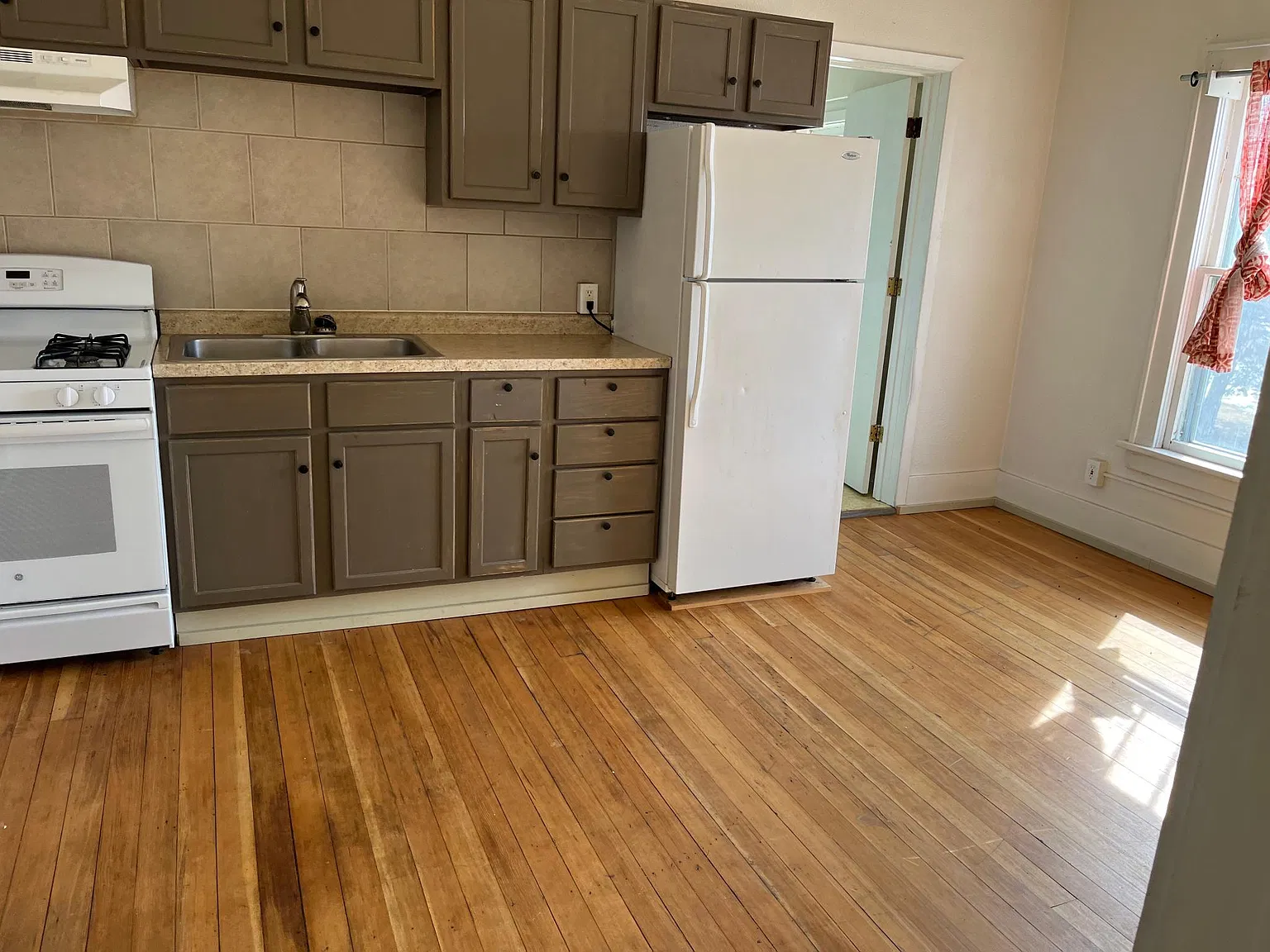 32 Clearwater Ave SW — Photo 3