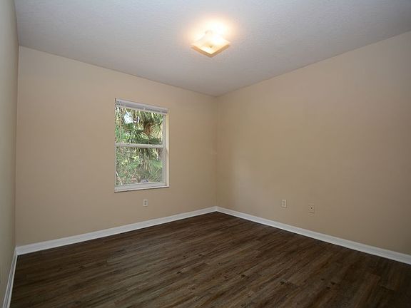3rd image of 21 Pine Hurst Ln