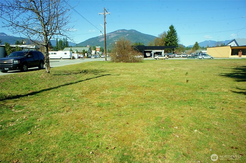 5th image of 1095 Darrington Street