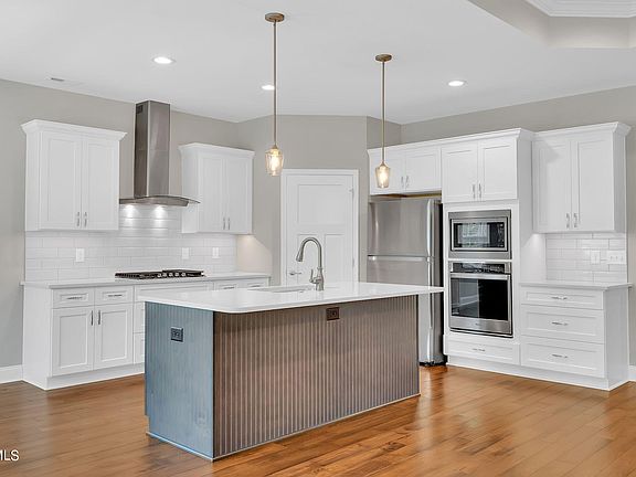 5th image of 523 Gardenia Dr