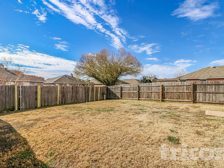4865 Waterford Dr — Photo 16