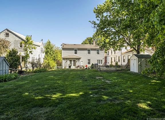 EXTRA LARGE PRIVATE YARD