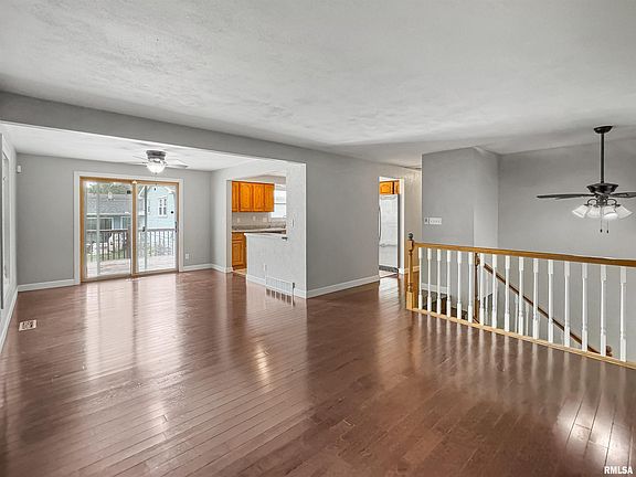 4th image of 7512 N Parliament Pl