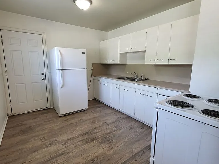 1506 Dakota St — Photo 4