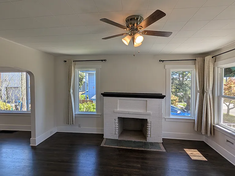 Living room/den