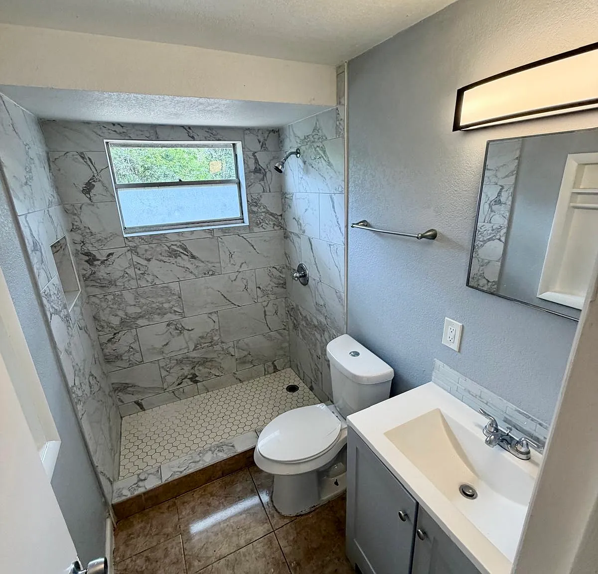 4 bed, 1350 sqft, $2,150 — Photo 4