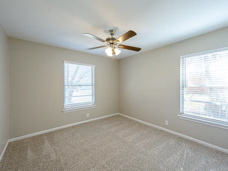 105 Dupont Cir — Photo 33
