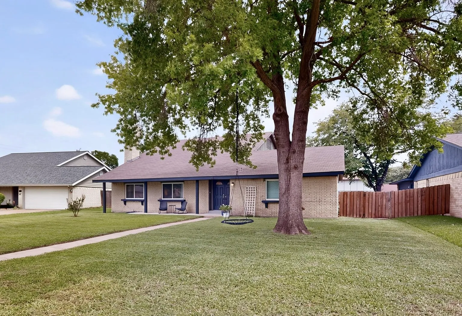 4 bed, 2.5 bath, 2032 sqft, $2,950 — Photo 1