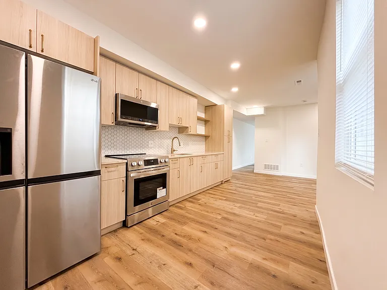 2020 E Huntingdon St — Photo 5