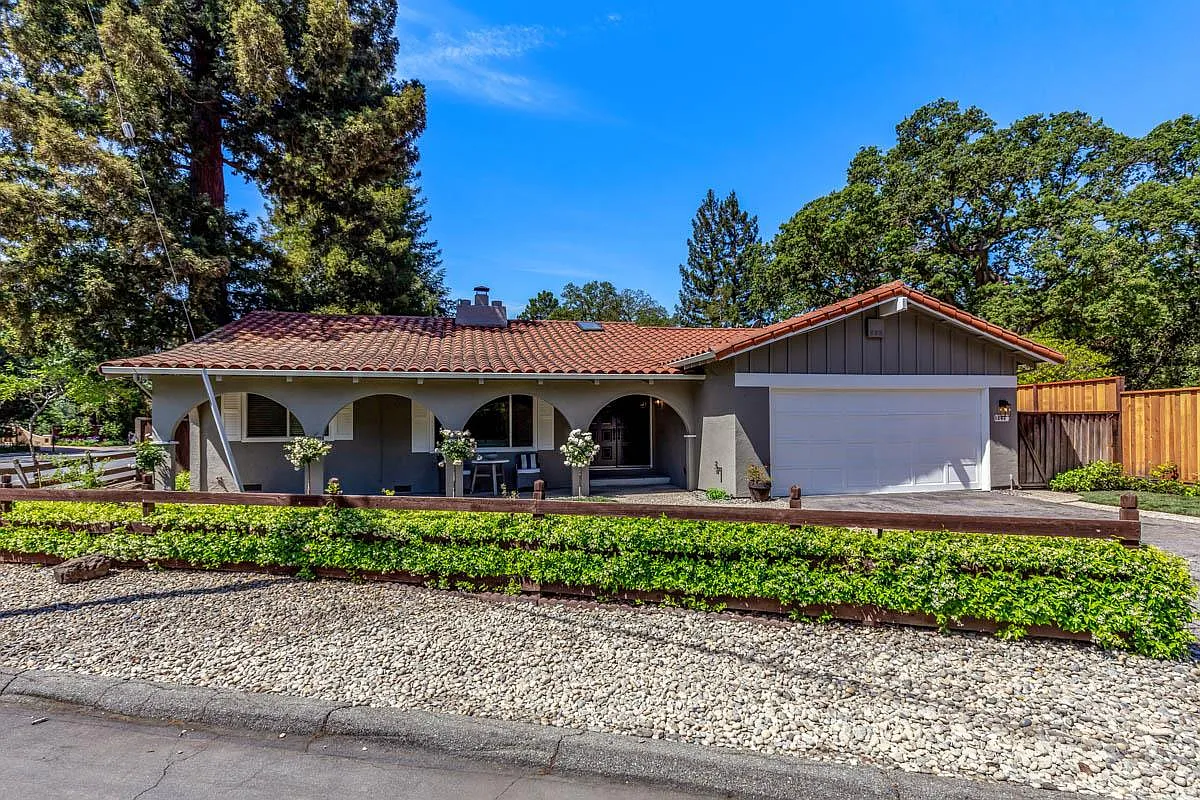 1242 Gronwall Ln photo 1