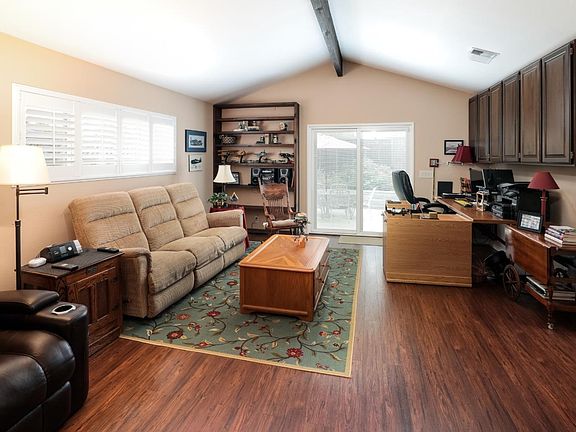 4th image of 471 Chinook Ln