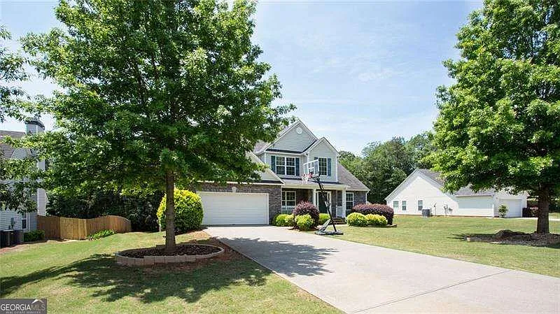 4 bed, 2.5 bath, $2,500 — Photo 3