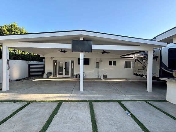 5th image of 8534 Gloria Ave