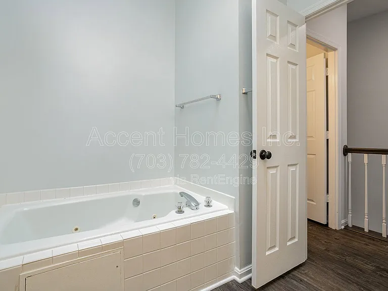 7301 Castleberg Ct — Photo 22