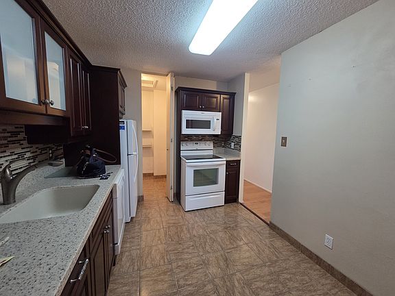 3rd image of 2081 Saddleback Rd NW