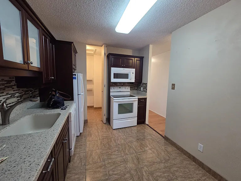 2081 Saddleback Rd NW — Photo 3
