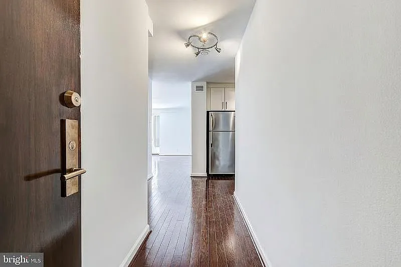 Studio, 1.0 bath, 489 sqft, $2,000 — Photo 3