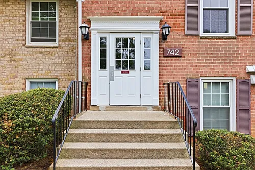742 Quince Orchard Blvd #102 Photo 1