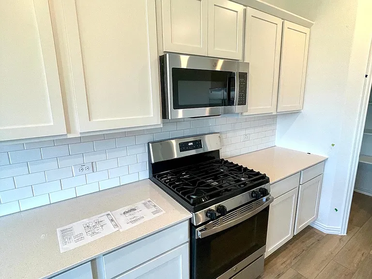 814 Blackhawk Dr — Photo 6