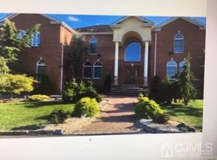 5 Adams St, Edison, NJ 08820