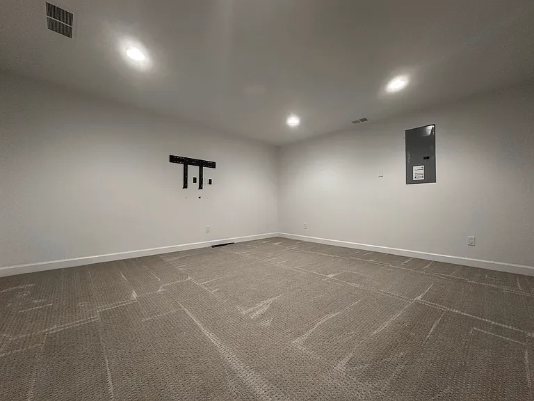 1555 Ruffner Ave — Photo 33