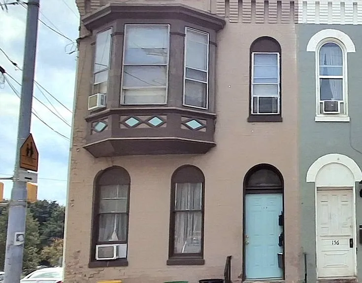 158 S Pershing Ave — Photo 1
