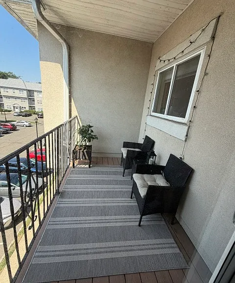 421 Brittany Dr #421 — Photo 6