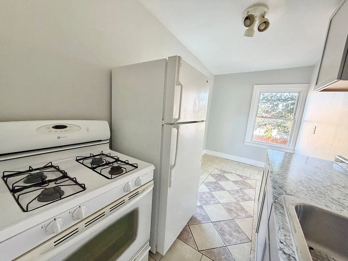 2316 Kenton St — Photo 4