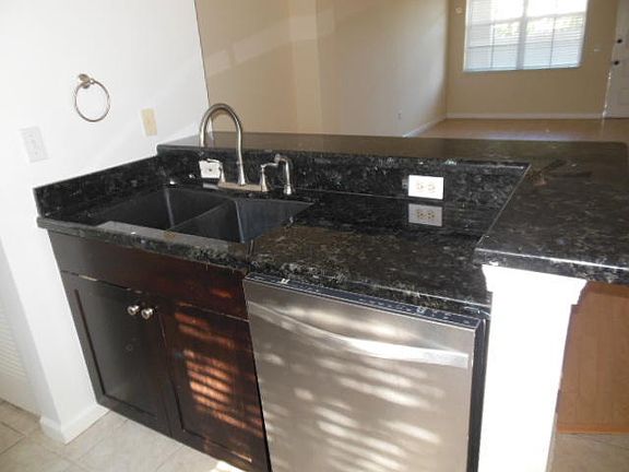 DOUBLE SINK-GRANITE COUNTERS