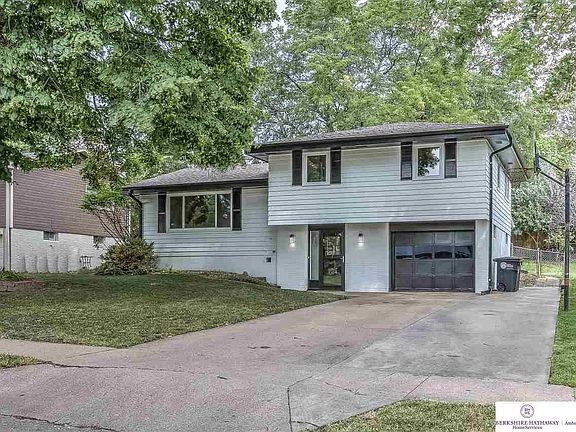3rd image of 9318 Laurel Ave