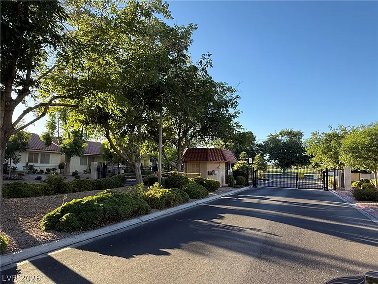 720 Sea Pines Ln — Photo 38
