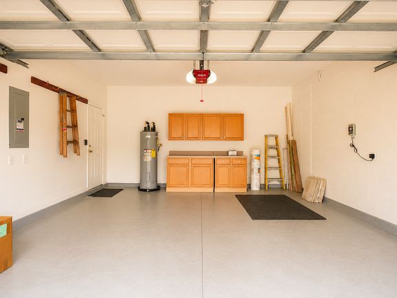 4th image of 874 Lewis Pl