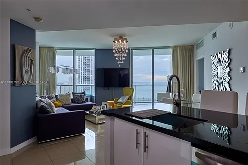 300 S Biscayne Blvd Photo 1