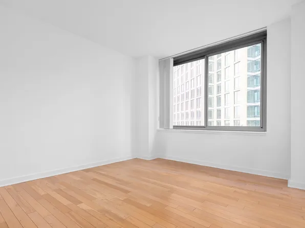 230 Ashland Place image 3 of 6